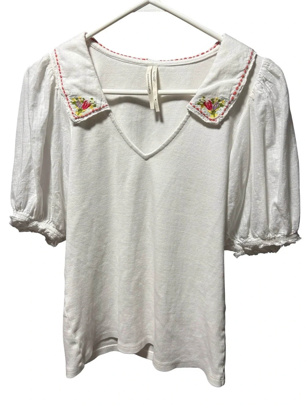 By Anthropologie White Ribbed Top w/ Floral Embroidered Peter Pan Collar Size M